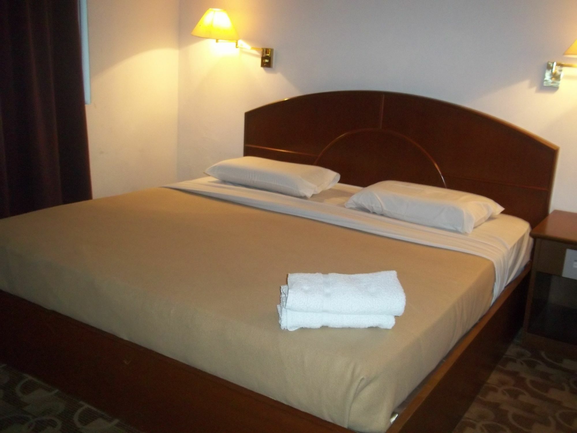 D Valley Hotel كوالا ليبيس المظهر الخارجي الصورة